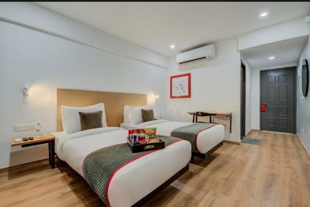 Hotel Town Plaza 푸네 외부 사진