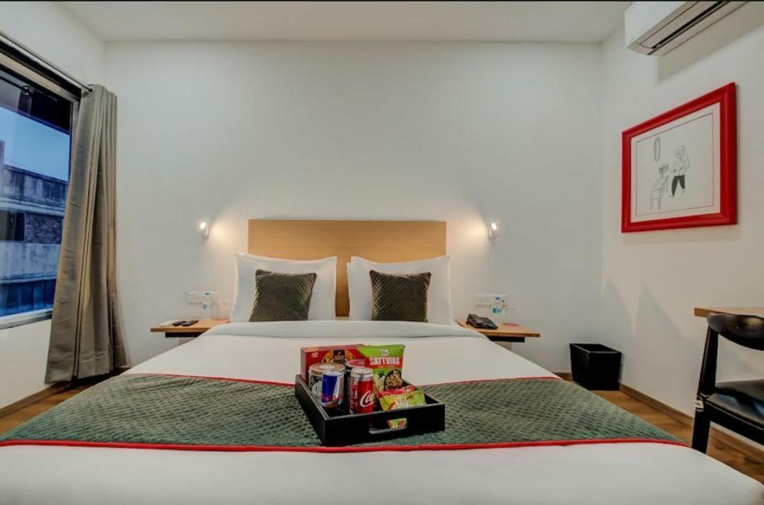 Hotel Town Plaza 푸네 외부 사진